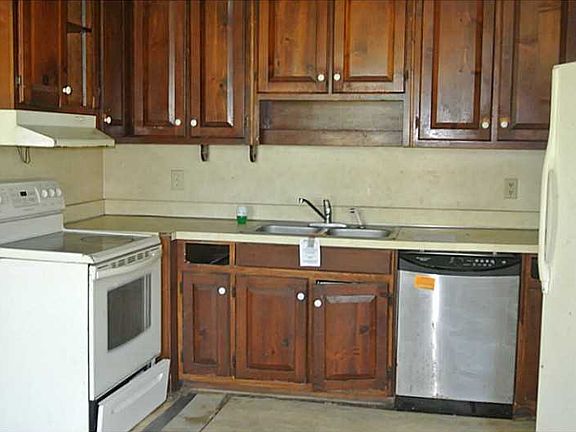 3rd image of 6012 Old Ave