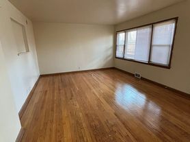 5141 N. 27th St., 2 beds  1.0 baths (1000 sqft)