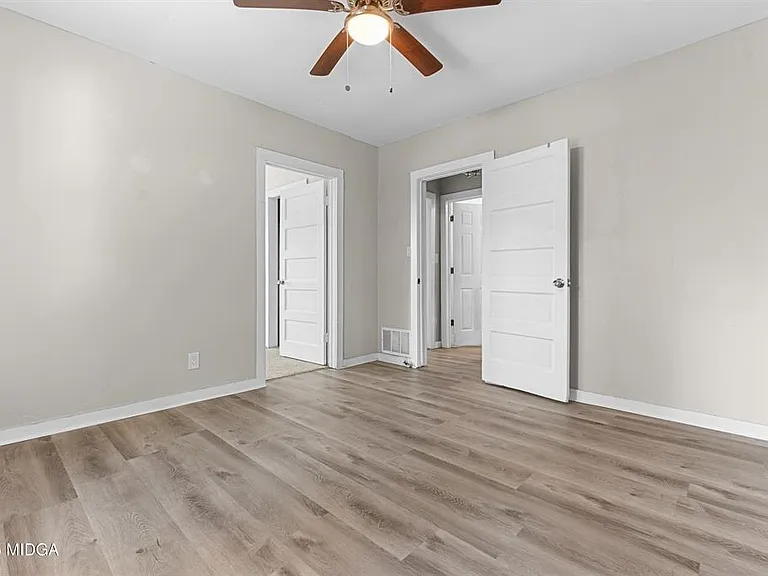 2164 Monroe Ave — Photo 14