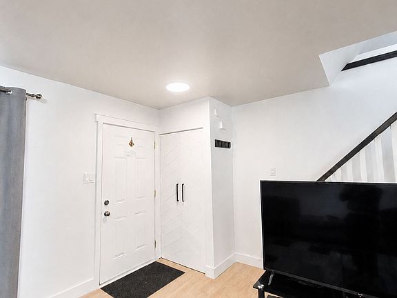 3rd image of 22 Rosamond Cres