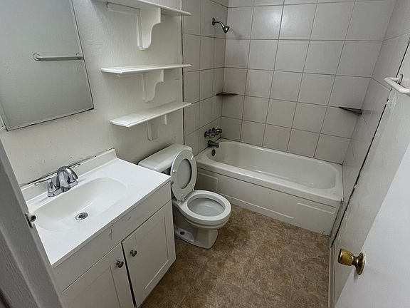 4th image of 529 McKellar Cir APT 2