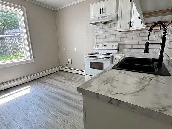 5th image of 184 Duke St W #180
