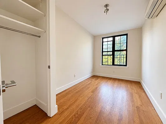 Bedroom, photo 2