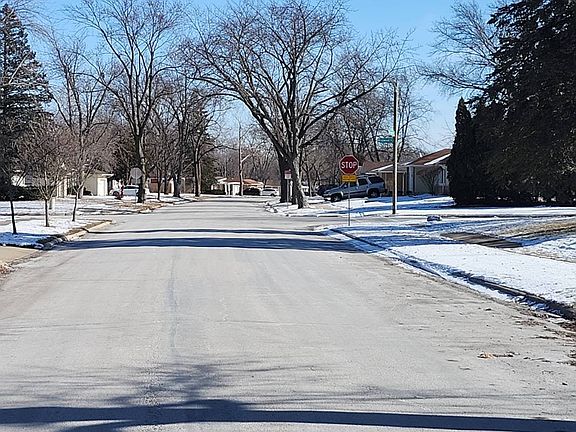 5th image of 405 Westgate Dr