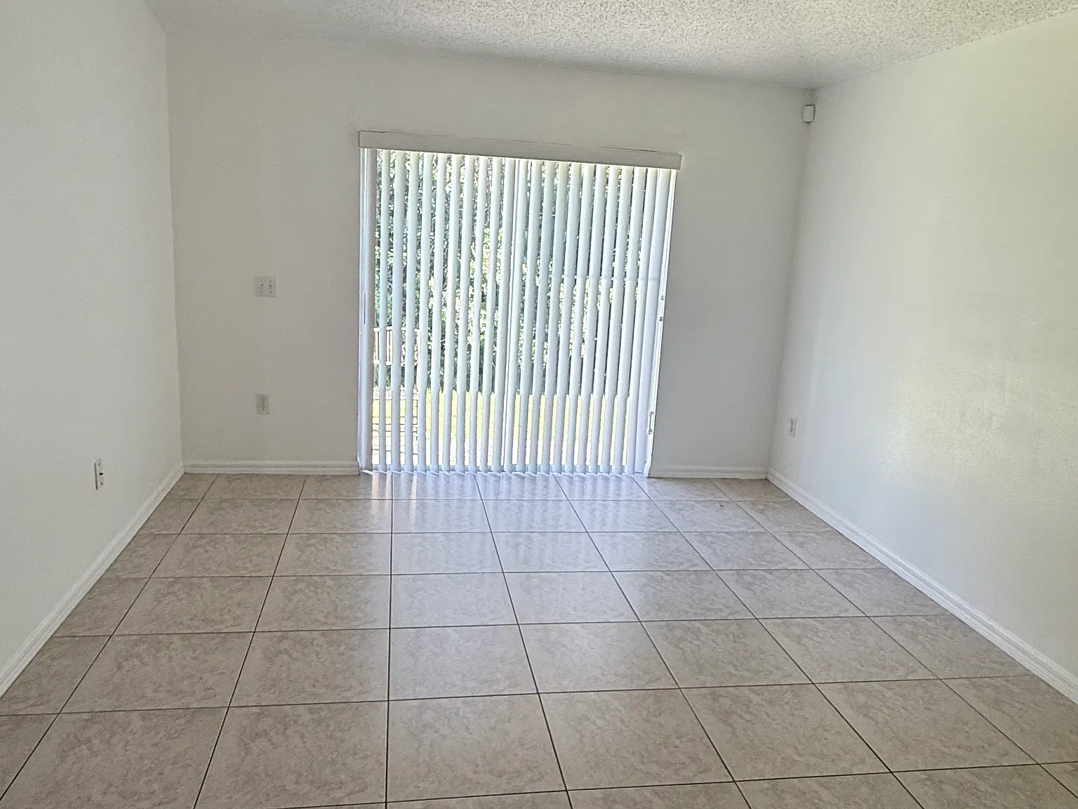 3 bed, 1800 sqft, $2,300 — Photo 4