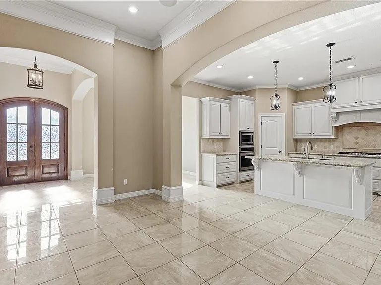 160 Colonial Estates Dr — Photo 2