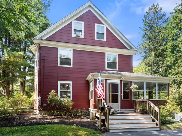 15 Morningside Dr, Walpole, MA 02081