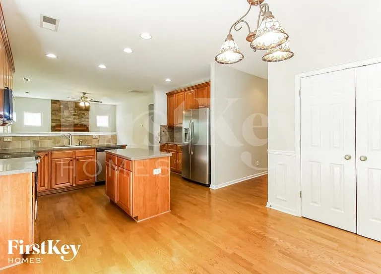 4015 Shadetree Dr — Photo 4
