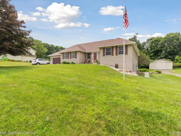 3893 Alex Ct, Oxford, MI 48371