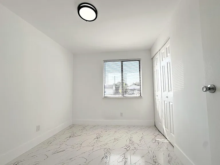 1049 Grandview Cir — Photo 29