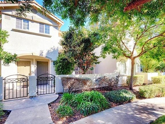 2nd image of 1322 Tea Rose Cir