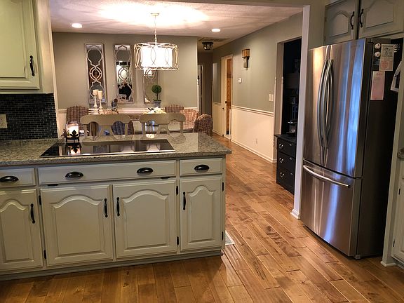 2nd image of 1503 N Meadowbrook Dr