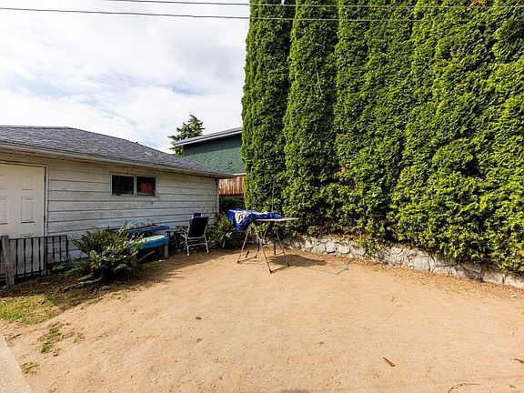 3rd image of 911 Sperling Ave