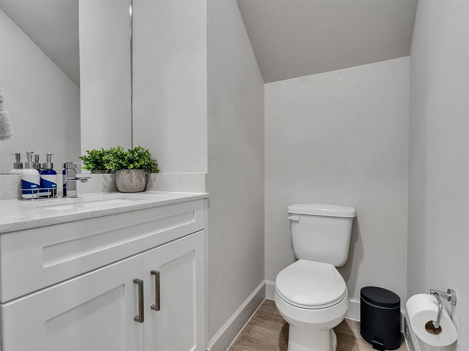 3 bed, 2.5 bath, 1900 sqft, $2,650 — Photo 4