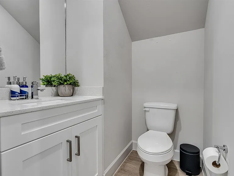 5702 Rucio Ln — Photo 4