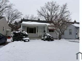 18811 Woodland St, Harper Woods, MI 48225