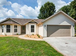 103 E Meadowbrook Ave, Clever, MO 65631