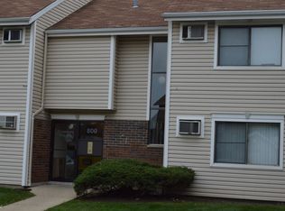 800 Bayside Dr #2, Palatine, IL 60074