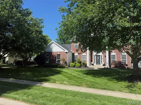 17821 Wilderness Cliff Ct, Chesterfield, MO 63005