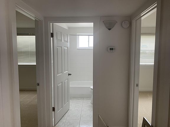 4th image of 105 16th Ave S #A-b