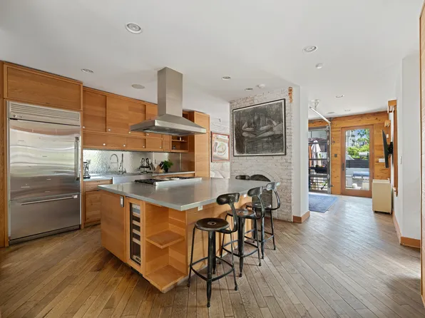 7807 Ridge Boulevard image 5 of 21