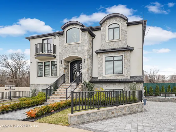 35 Savona Ct, Staten Island, NY 10309