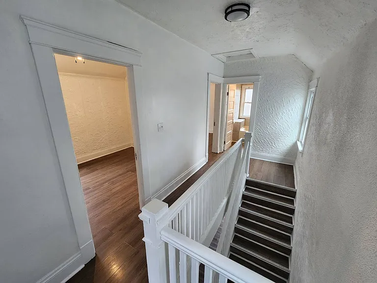 13900 Potomac Ave — Photo 17