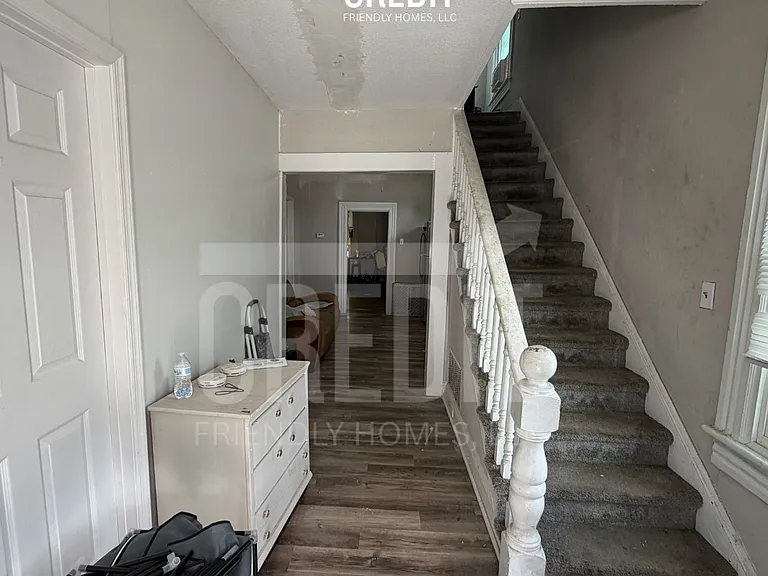 1315 Poindexter St — Photo 6