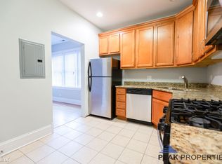 911 N Francisco Ave, Chicago, IL 60622