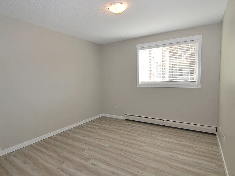 10235 114th St NW — Photo 6