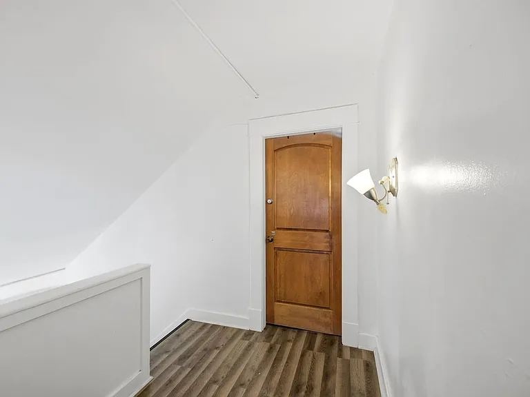 2209 Summit St — Photo 6