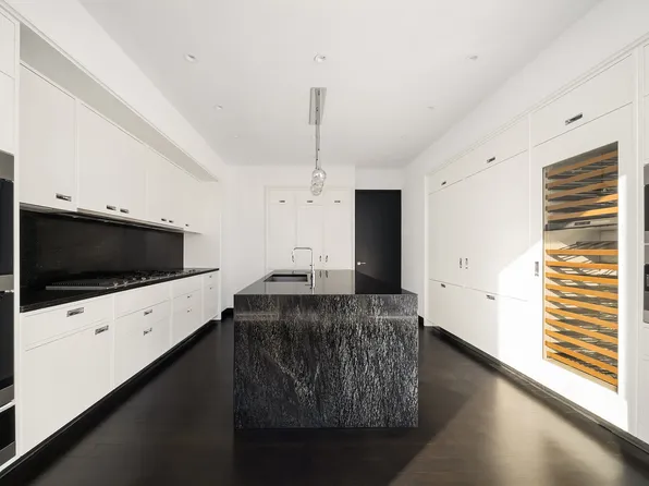 157 West 57th Street image 10 of 28