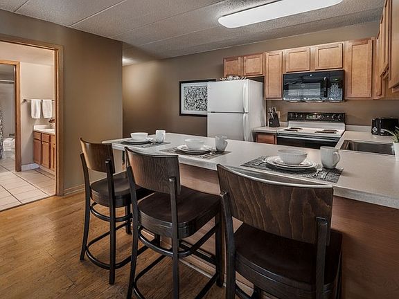 4th image of 244 W Gilman St #15542275