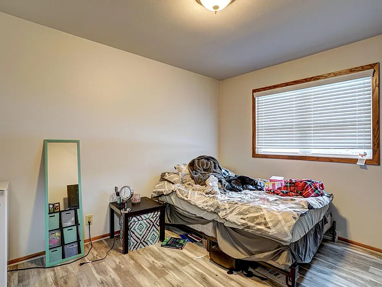 647 N Walton Dr — Photo 15