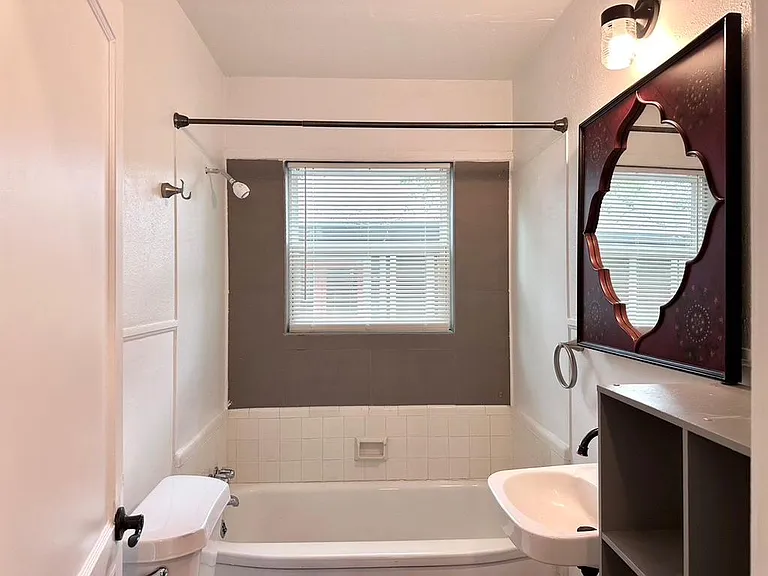 914 E 39th St #1 — Photo 13