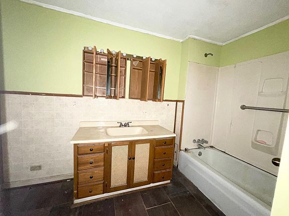 5th image of 4219 Holland St