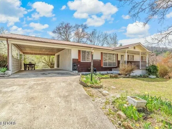 201 Adcock Hollow Rd, Harriman, TN 37748