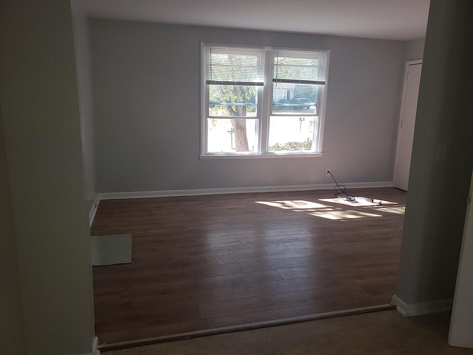 1st image of 752 McPherson Dr