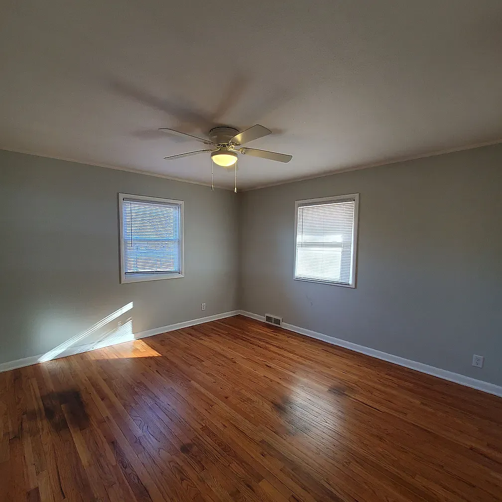 4 bed, $2,300 — Photo 3