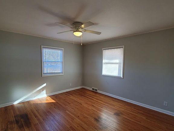 3rd image of 5320 Pioneers Blvd #1