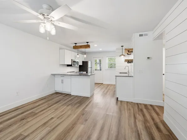 404 Saint Charles Ct, Charleston, SC 29407
