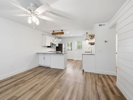 404 Saint Charles Ct, Charleston, SC 29407