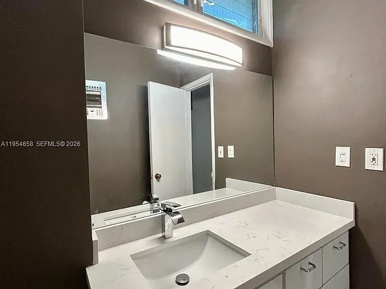 1080 98th St #10 — Photo 6