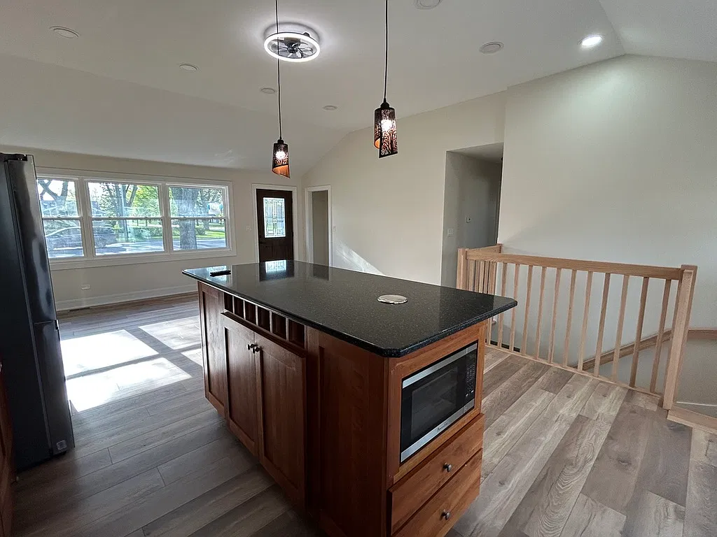4 bed, 2100 sqft, $4,200 — Photo 4