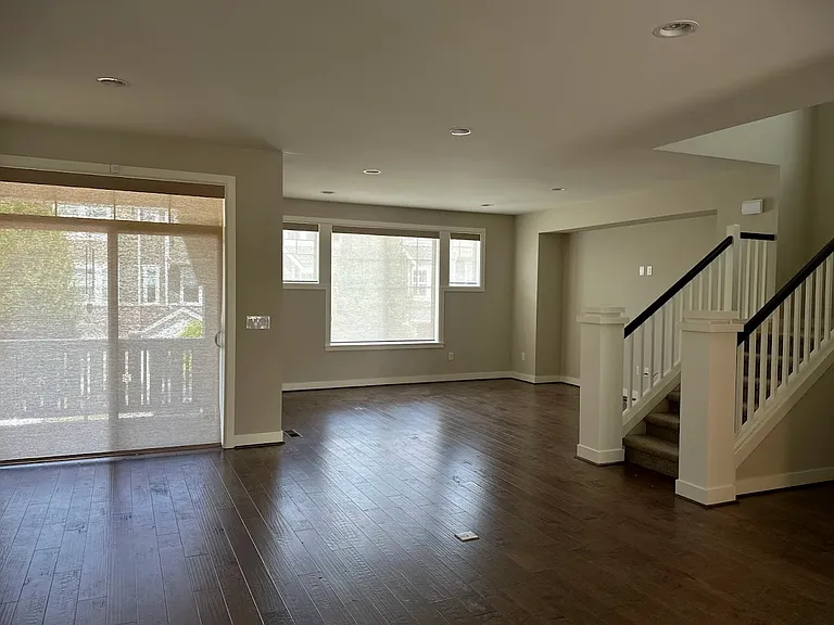 23823 SE 45th Pl — Photo 3