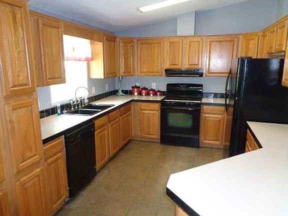 5th image of 8787 Lake Dr
