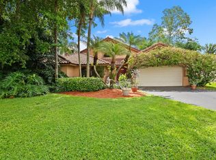 2020 SW 97th Ln, Davie, FL 33324