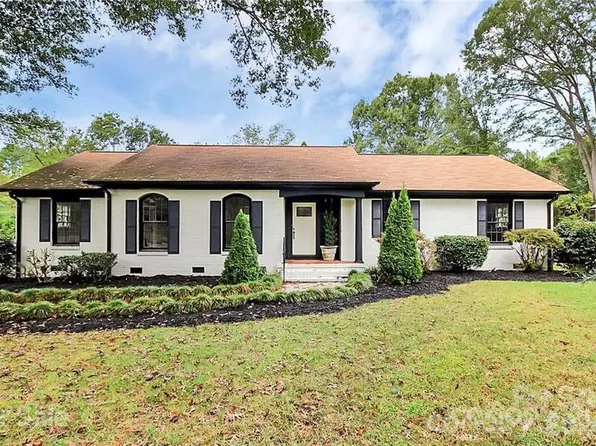 6632 Lancer Dr, Charlotte, NC 28226