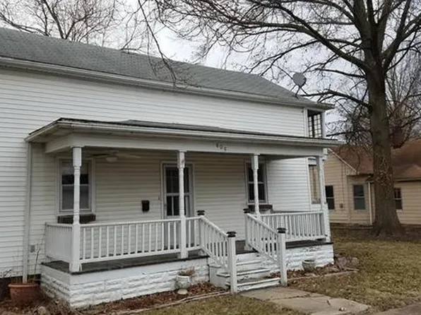 605 E Olive St, Staunton, IL 62088