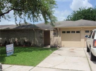 3710 Maplewood Dr, La Porte, TX 77571